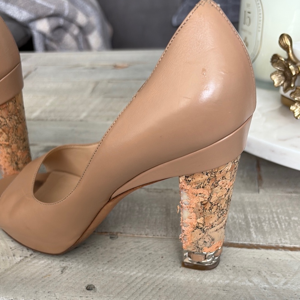 CHANEL Tan Heels Sleek Patent Leather Design - Picture 3 of 7